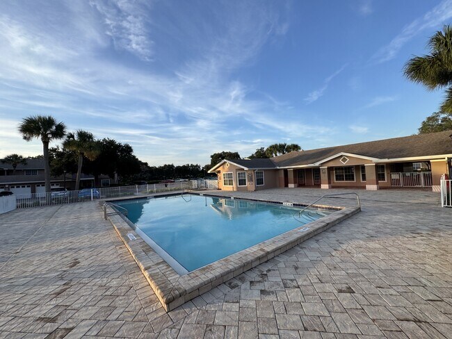 Foto del edificio - 1790 Rocky Wood Cir