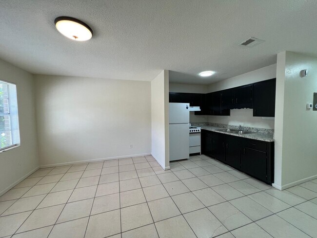 Foto del edificio - 411 W 5th Ave