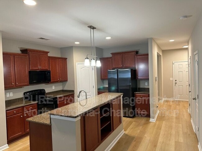 Building Photo - 9974 Evergreen Terrace Drive