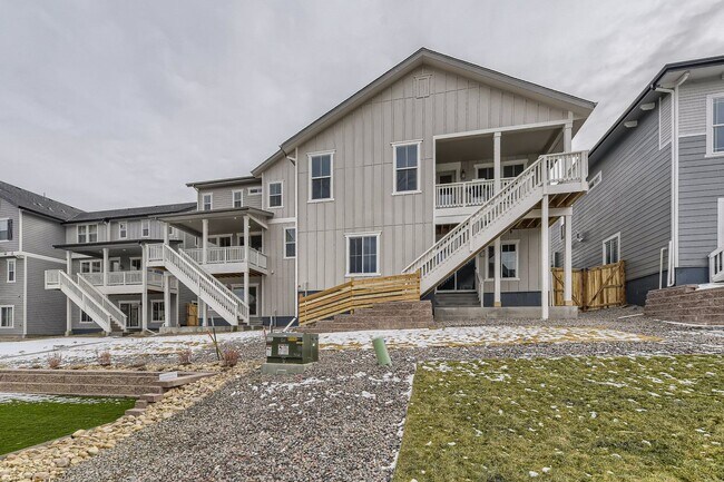 Foto del edificio - Beautiful two-story home with a walk-out finished basement is for the perfect family home