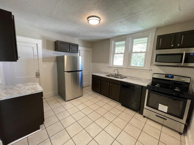 Building Photo - 732 Highland Ave