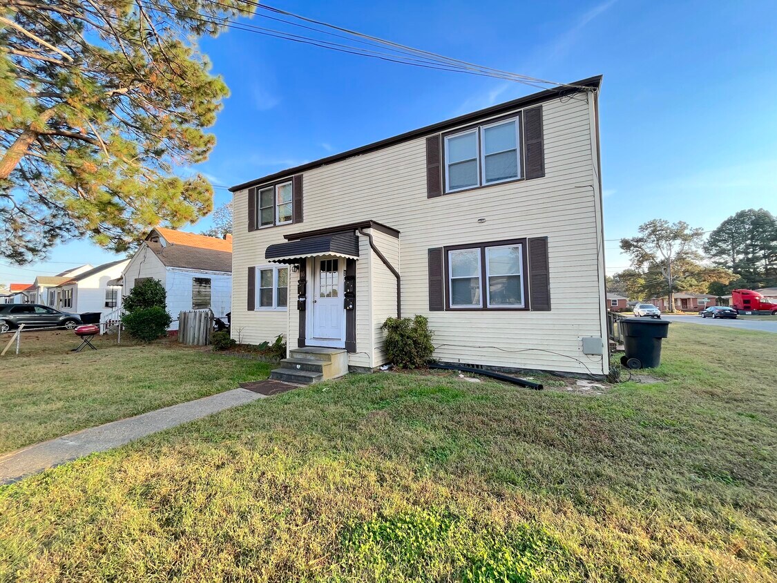 16 Gillis Rd Unit B, Portsmouth, VA 23702 Apartments in Portsmouth, VA