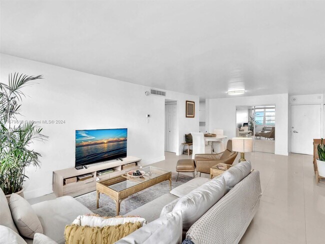 Building Photo - 6770 Indian Creek Drive Unit 15P