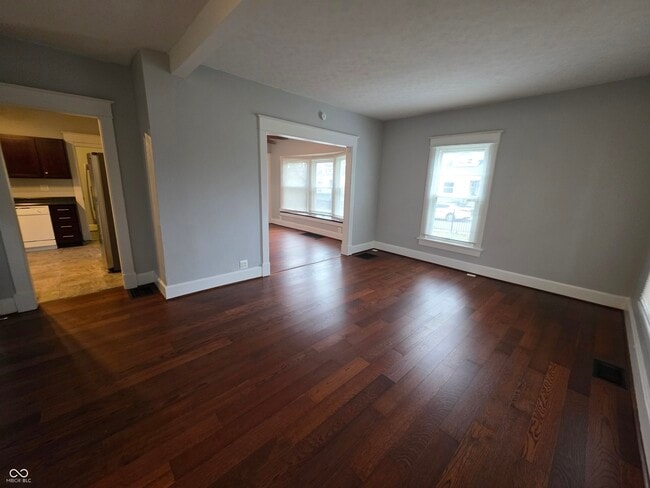 Foto del edificio - 5030 E New York St