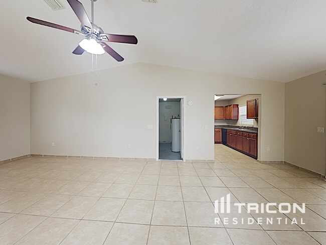 Building Photo - 900 Watt Cir