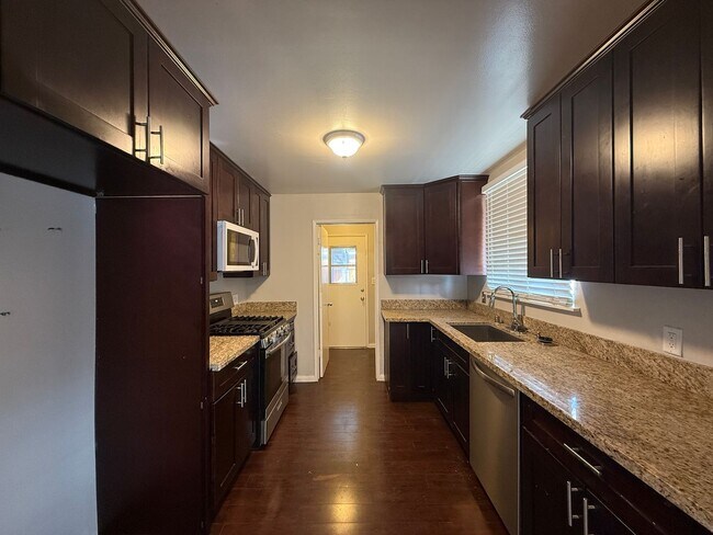 Building Photo - NewB AV T 1149