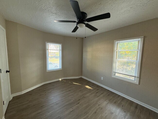 Building Photo - Freshly Renovated 3-Bedroom Home – Quality...