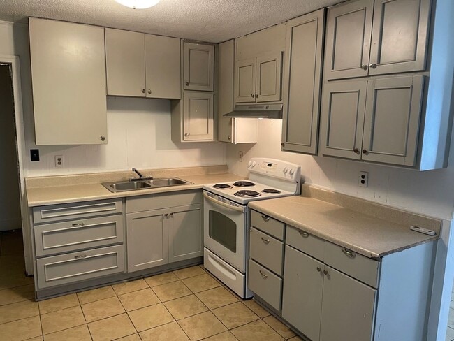 Building Photo - 1009 Cassell St