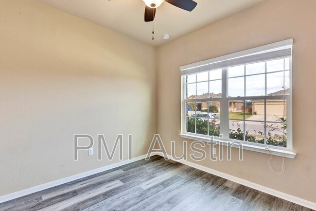 Building Photo - 1609 Deodara Dr