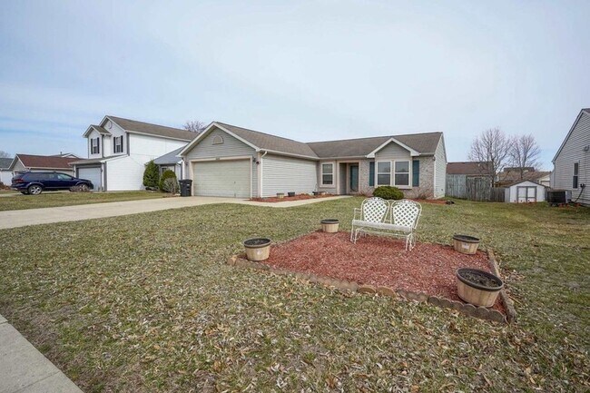 Foto del edificio - South side 3 Bedroom, 2 Bath Home, w/ 2 car attached garage