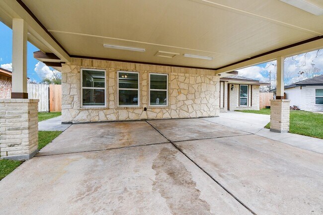 Building Photo - 8410 Rockcliff Dr