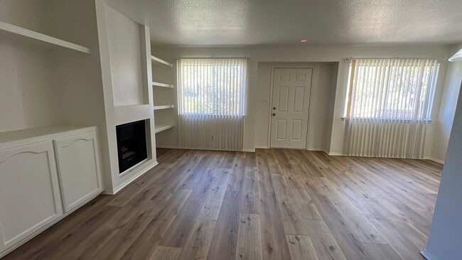 Building Photo - West Lancaster Townhouse in gated communit...