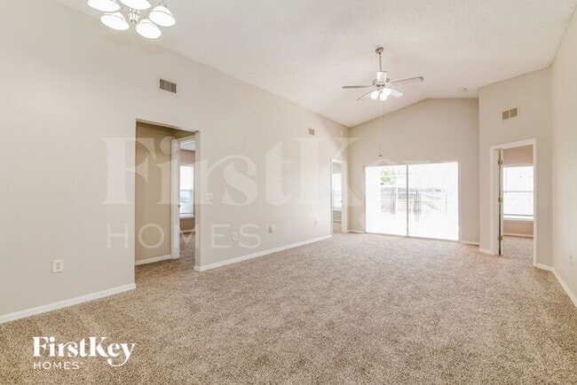 Building Photo - 833 Clear Creek Cir
