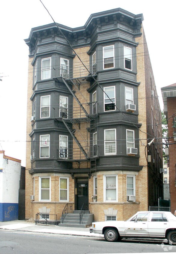 Building Photo - 230 49th St