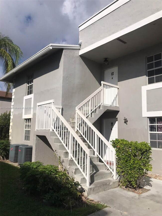 Foto del edificio - 442 NE 210th Cir Terrace