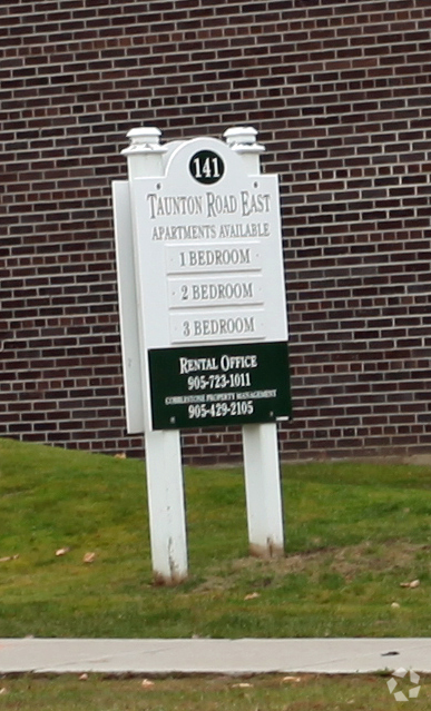 Building Photo - 141 Taunton Rd E