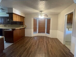 Building Photo - 302 Yorkshire Ct Building Photo - 302 Yorkshire Ct