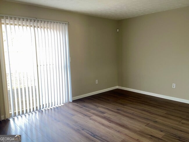 Building Photo - 5882 Sheldon Ct