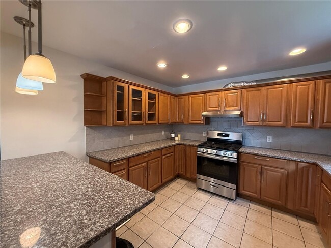 Building Photo - 423 Halstead Ave