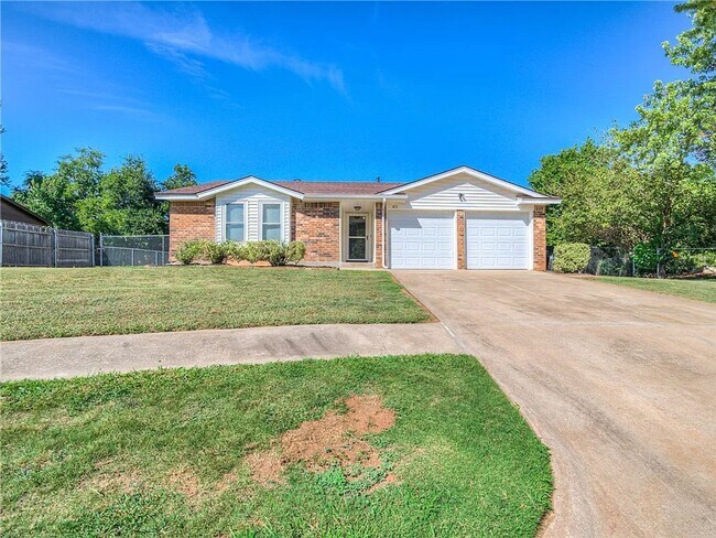 Building Photo - Beautiful 3 Bed 2 Bath Home in Heart Of Mo...