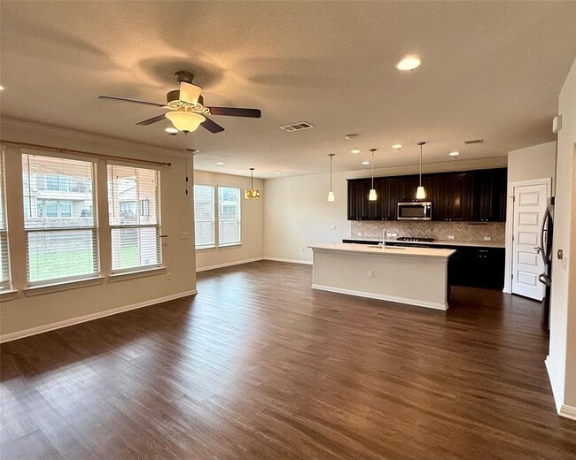 Building Photo - 14004 Hedera Dr