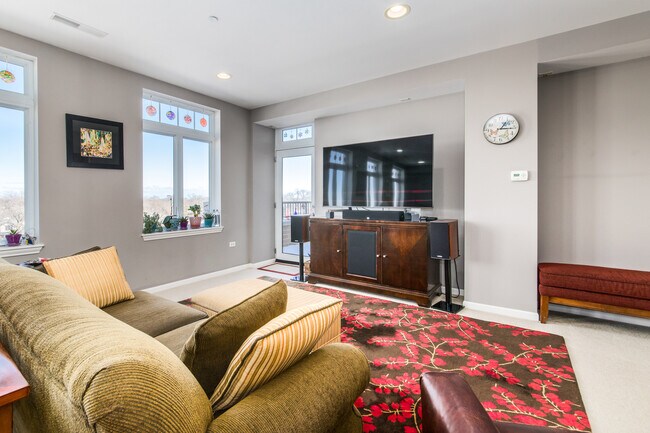 Foto del edificio - 120 N Northwest Hwy