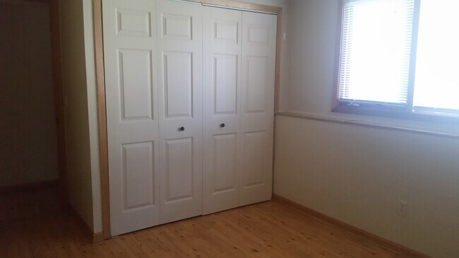 Building Photo - 4570 Arrowood Ln N