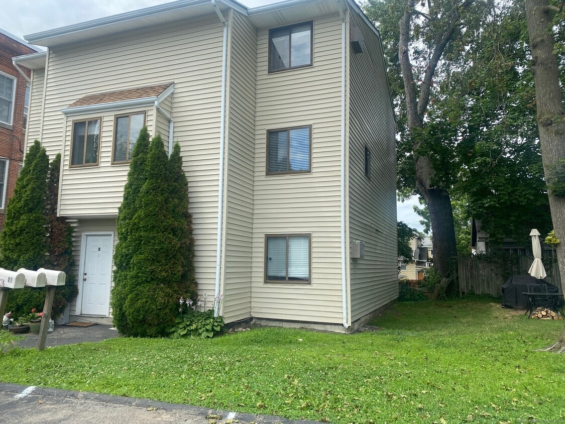Primary Photo - 11 Horton St