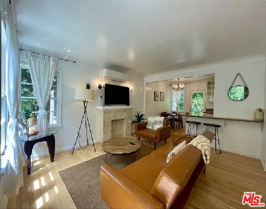 Primary Photo - 953 19th St