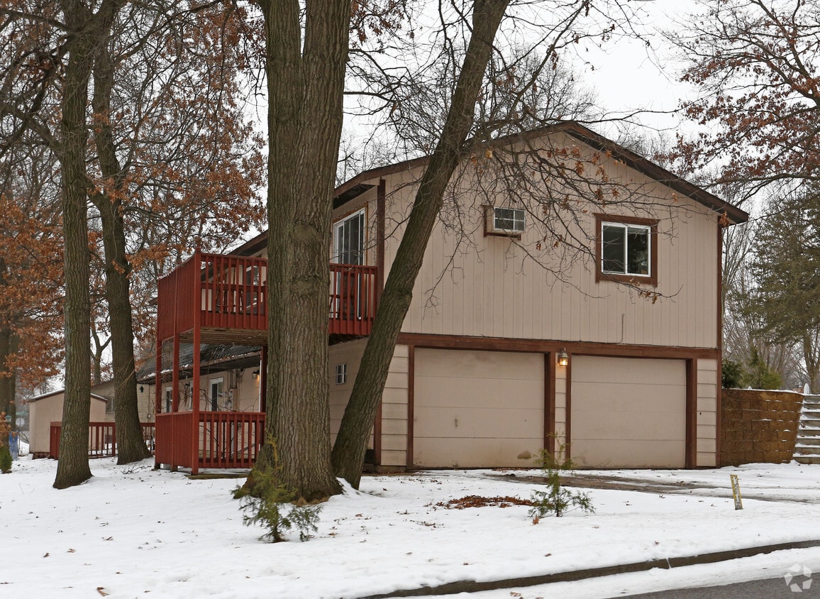 Building Photo - 112 5th Ave N