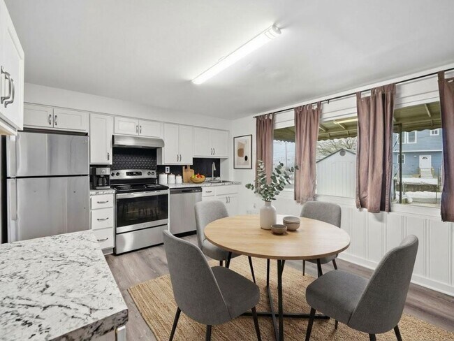 Foto del edificio - 7911 Bank St