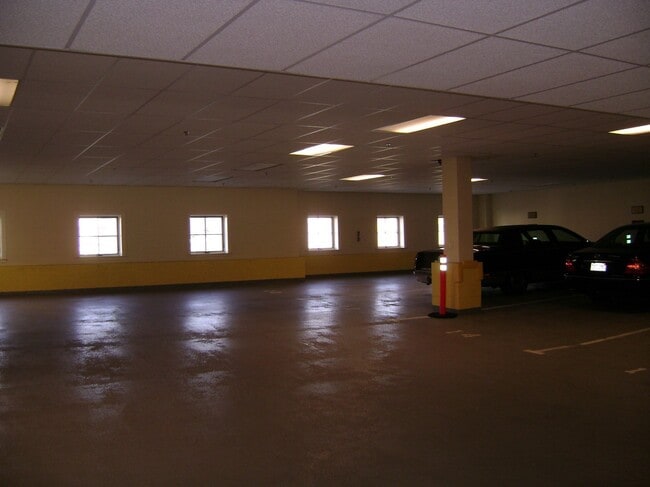 Building Photo - 10 Winchester Pl