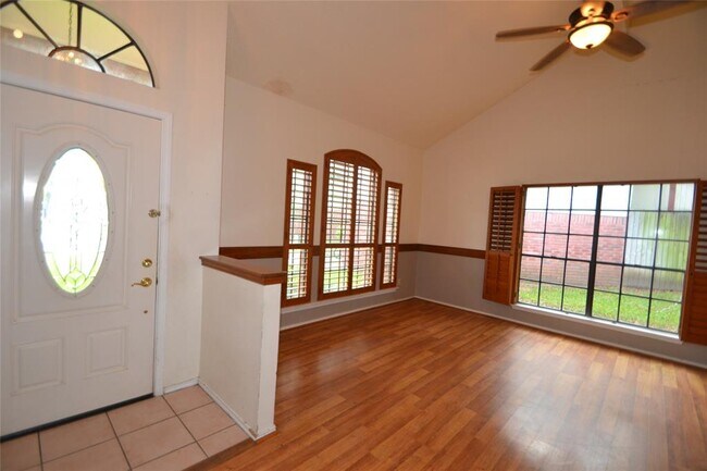 Foto del edificio - 12426 Grove Meadow Dr