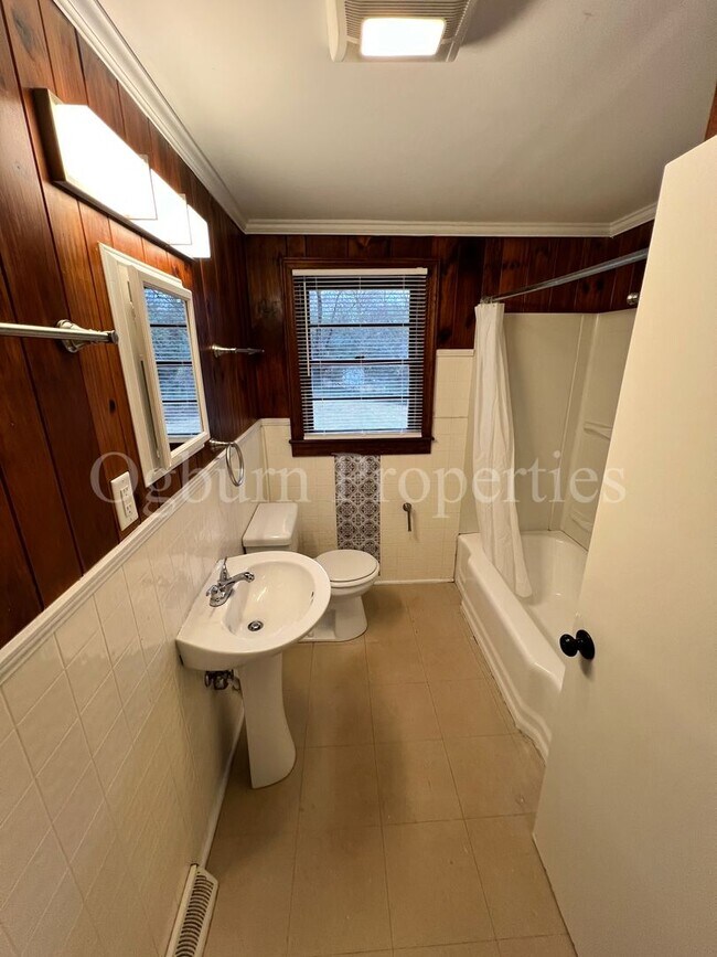 Building Photo - 731 Faircloth Ave-2BR/1BA-Home!!