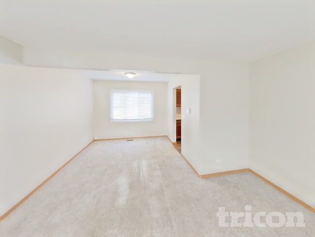 Building Photo - 1331 Fairfield Ct