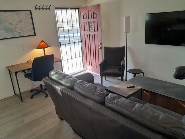 Foto del edificio - 645 W Rice St