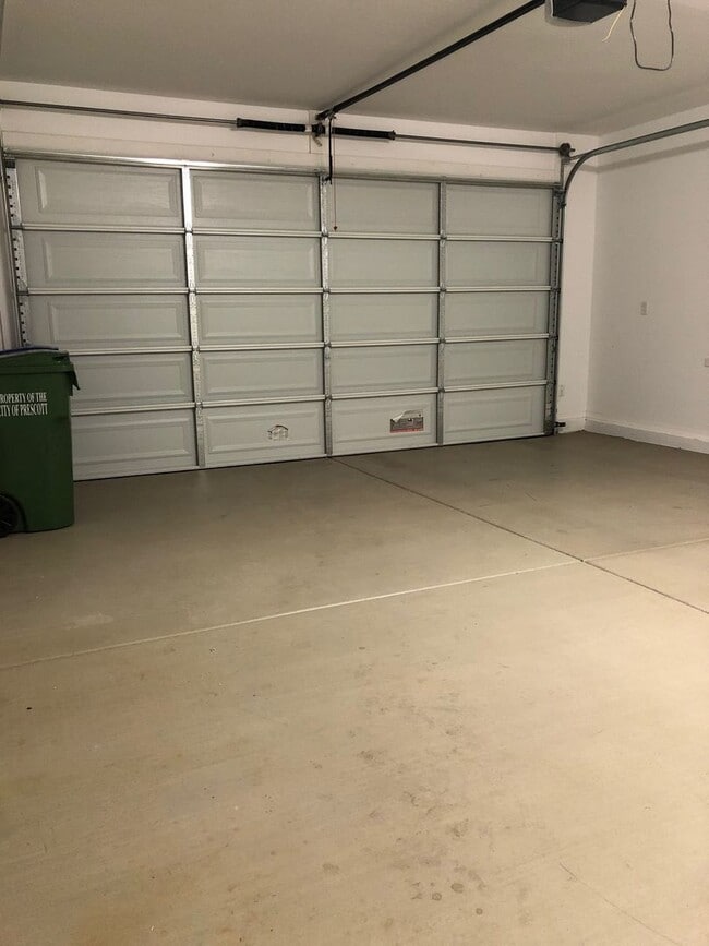 Building Photo - Three Bedroom in Saddlewood ~ North Prescott