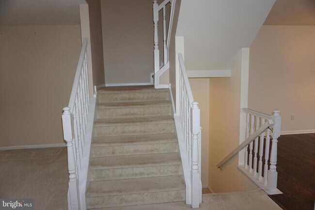 Building Photo - 307 Allens Ln