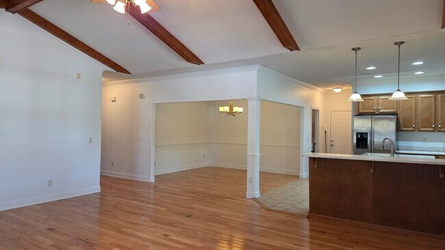 Foto del edificio - 324 Avenue of the Oaks