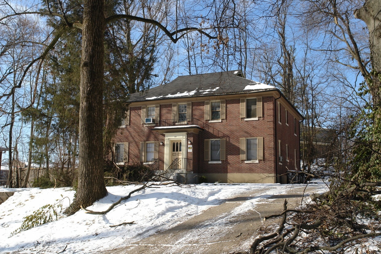 Primary Photo - 222 Mt Holly Ave
