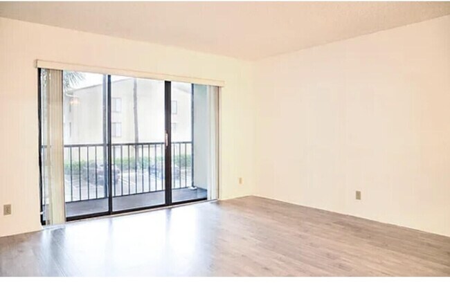 Building Photo - 209 Foxtail Dr