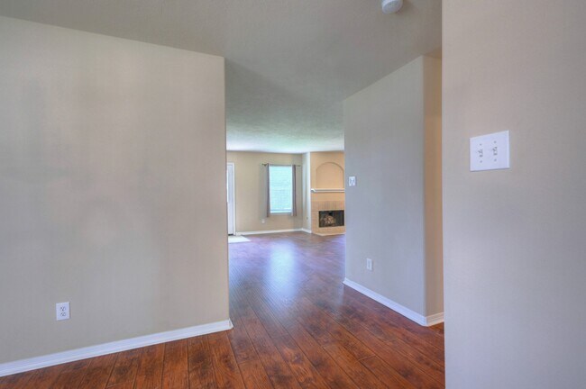 Building Photo - 21803 Manor Ct Dr