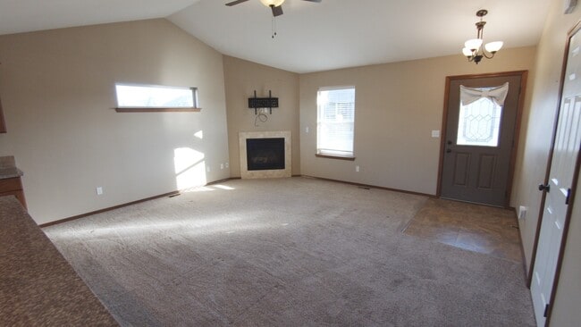 Building Photo - Beautiful Upgraded 4 Bedroom Home on Corne...