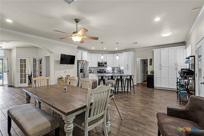 Building Photo - 606 Lantana St