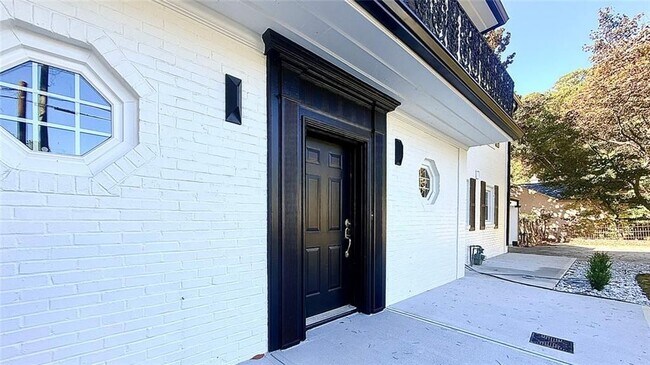 Foto del edificio - 200 W Paces Ferry Rd NW