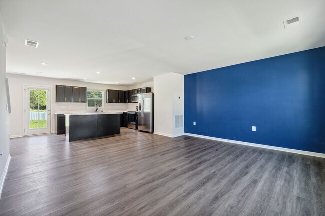 Building Photo - APPLICATIONS PENDING: Modern Comfort Meets...