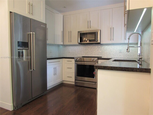 Foto del edificio - 64 NW 99th St