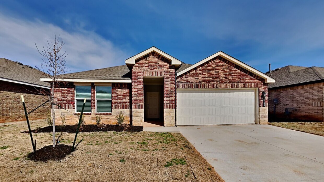 Primary Photo - Very Nice 4 Bedroom 2 Bath Home in Yukon S...