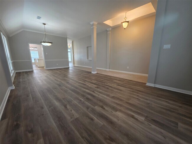 Building Photo - 2219 Lakewind Ln