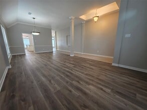 Building Photo - 2219 Lakewind Ln